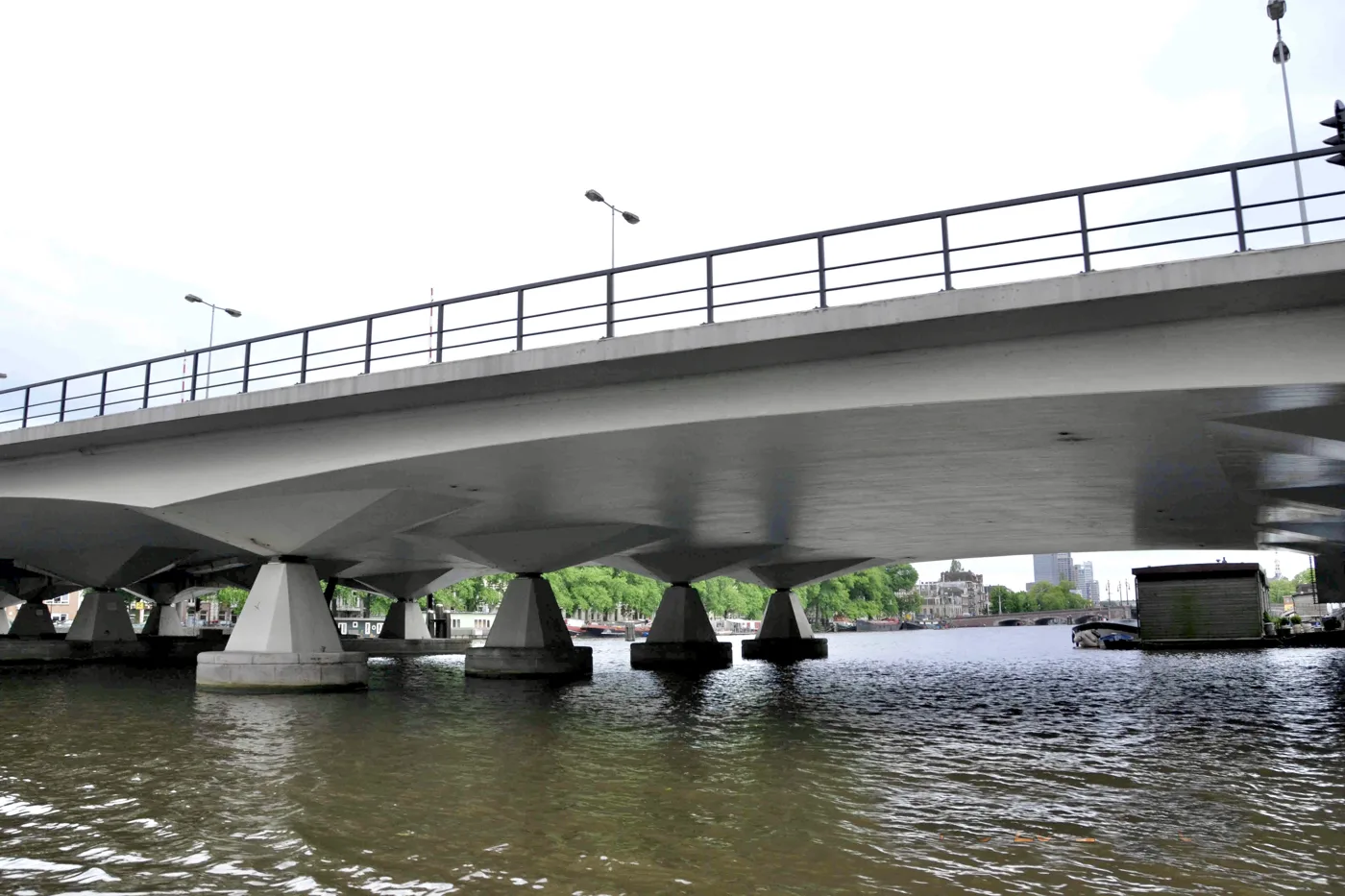 Hậu Quả Ăn Mòn Cốt Thép: Vì Sao Phòng Ngừa Từ Khâu Kê Thép Rẻ Hơn Sửa Chữa Kết Cấu